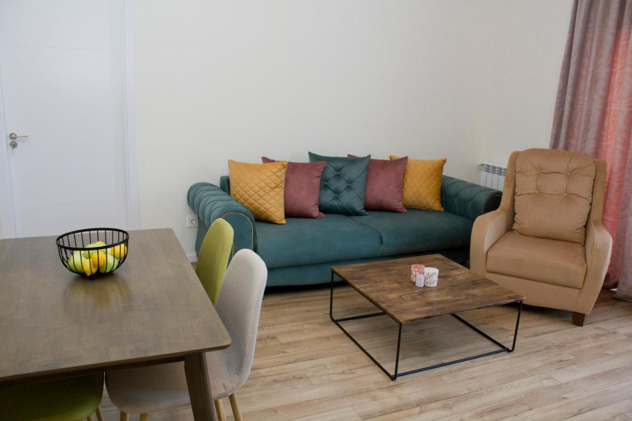 Aura Sameba, Luxury Apartment Tbilisi ภายนอก รูปภาพ