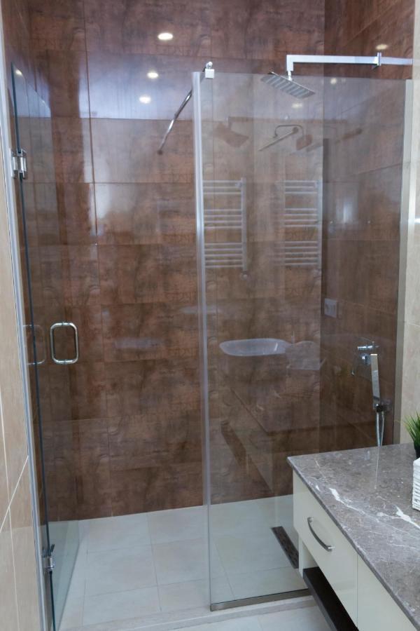 Aura Sameba, Luxury Apartment Tbilisi ภายนอก รูปภาพ